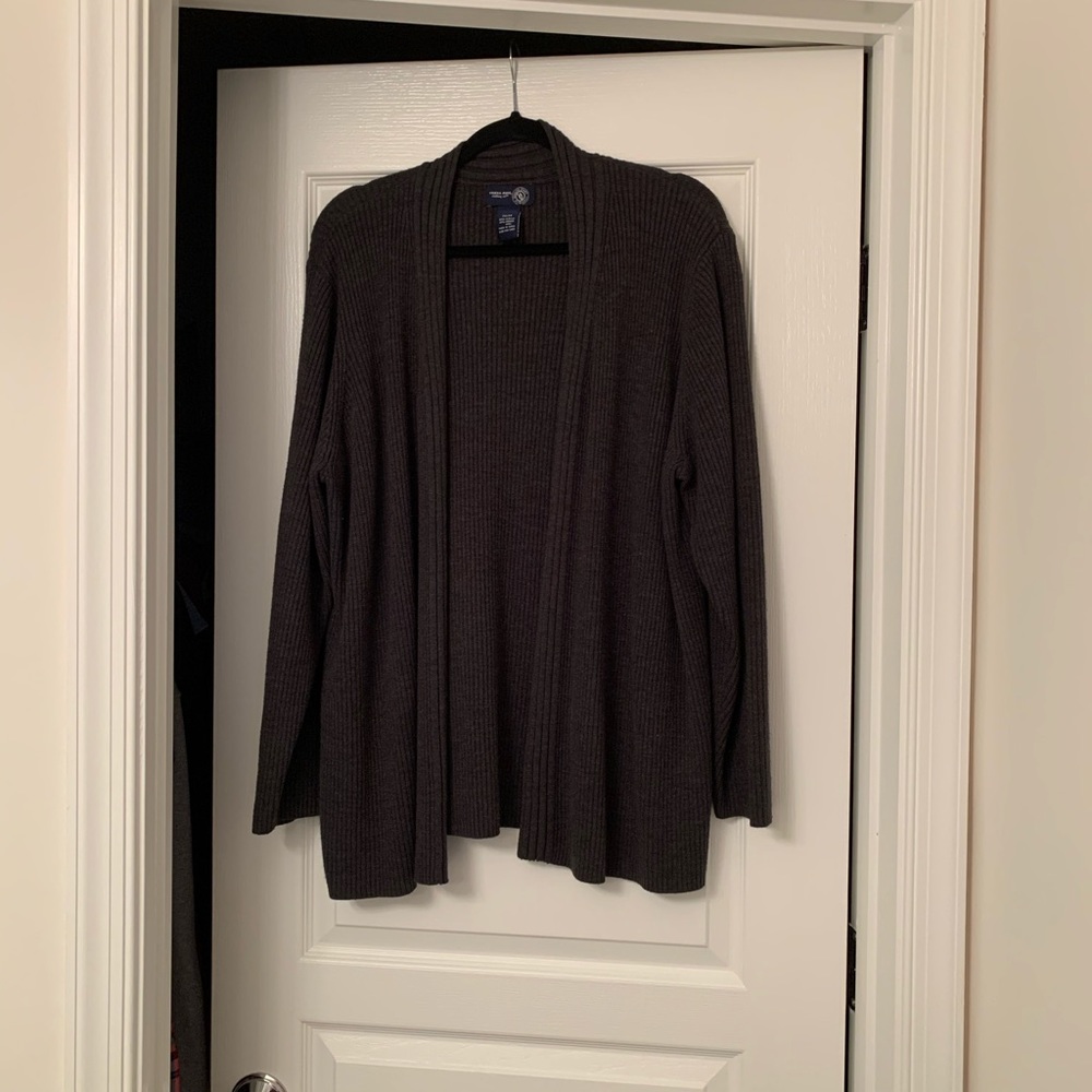 Black Venezia sweater Euc 22-24wide